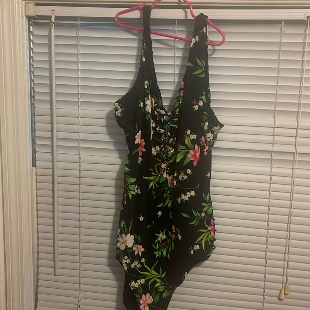 Swim suit